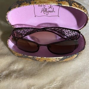Hot In Hollywood sunglasses, with clamshell case.